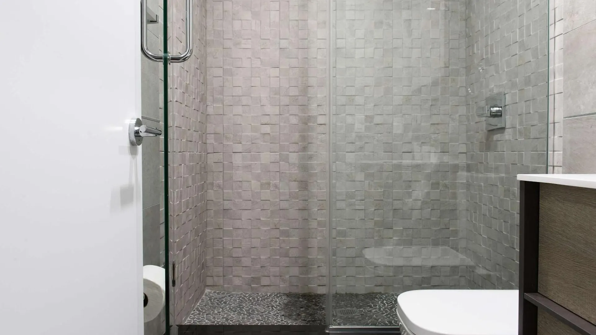 75-1D New 1Br Prime Ues W D The Unit Best Value New York